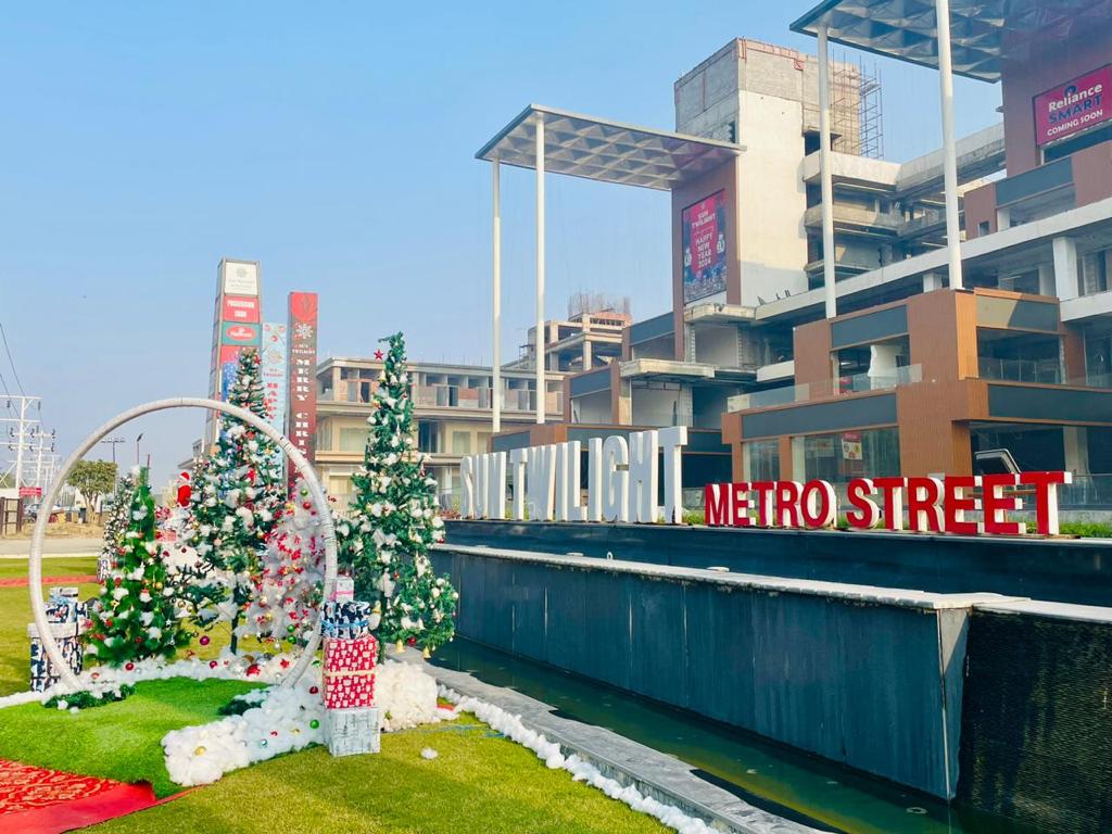 metro-Street-1 Sun-Twilight-Shop-